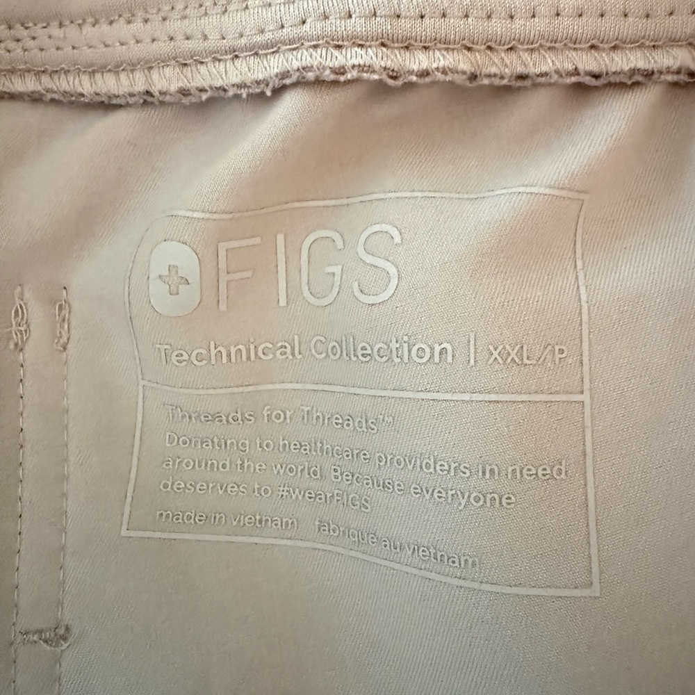 Figs Women’s Catarina top and Zamora bottoms in Bone - Picture 4 of 7